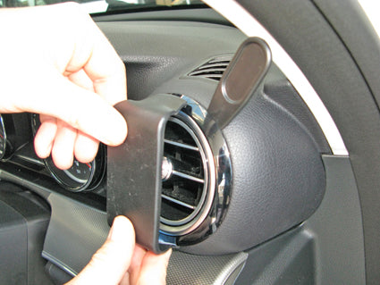 Brodit ProClip 605208 voor Mercedes Benz E-Class, Stationwagon 2017-2023, Mercedes Benz E-Class, Sedan 2017-2023 en Mercedes Benz E-Class, Coupé 2018-2023 - ProClip geplaatst in het voertuig
