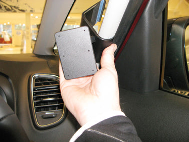 Brodit ProClip 605291 voor Renault Scénic 2017-2022 en Renault Grand Scénic 2017-2022 - montagepositie op dashboard