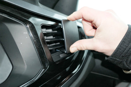 Brodit ProClip 605483 voor Volkswagen Polo 2018-2025 - detail van dashboardmontage