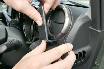 Brodit ProClip 605549 voor Suzuki Jimny 2019-2026 - montagepositie op dashboard