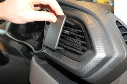 Brodit ProClip 605589 voor Volkswagen T6.1 Transporter/Pickup 2020-2024 en Volkswagen Caravelle 6.1 2021-2024 - ProClip geplaatst in het voertuig