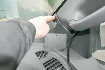 Brodit ProClip 605598 voor Isuzu D-Max 2012-2020 - detail van dashboardmontage