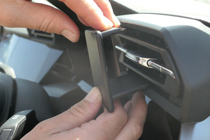 Brodit ProClip 605622 voor Audi S3 2021-2026 en Audi A3 2021-2026 - montagepositie op dashboard