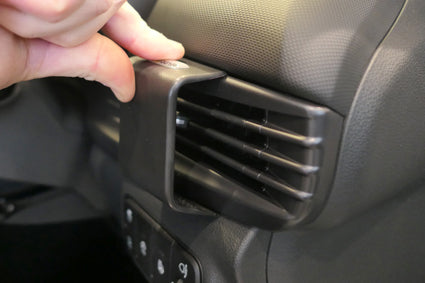 Brodit ProClip 605660 voor Hyundai i20 2021-2026 en Hyundai Bayon 2021-2026 - detail van dashboardmontage