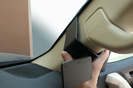 Brodit ProClip 605704 voor Toyota LandCruiser 300 2021-2026 - ProClip geplaatst in het voertuig