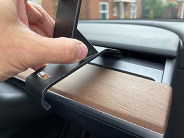 Brodit ProClip 605766 voor Tesla Model Y 2020-2025 en Tesla Model 3 2018-2024 - montagepositie op dashboard