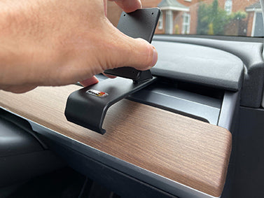 Brodit ProClip 605766 voor Tesla Model Y 2020-2025 en Tesla Model 3 2018-2024 - ProClip geplaatst in het voertuig