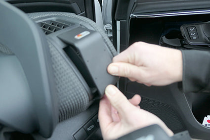 Brodit ProClip 605818 voor Subaru Solterra 2023-2026 en Toyota bZ4X 2023-2025 - ProClip geplaatst in het voertuig