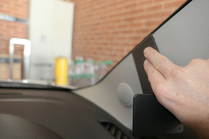 Brodit ProClip 605837 voor MG 3 2018-2023 - detail van dashboardmontage