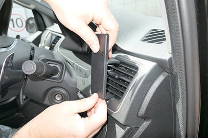 Brodit ProClip 605842 voor LDV G10 2016-2026 - montagepositie op dashboard