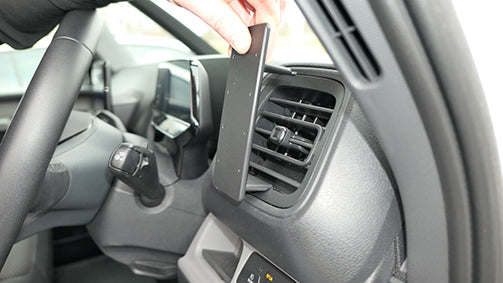 Brodit ProClip 606032 voor Volkswagen ID. Buzz Cargo 2023-2026 - montagepositie op dashboard