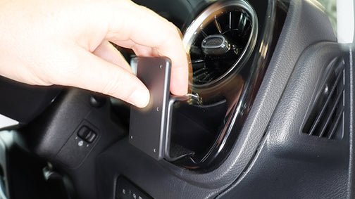 Brodit ProClip 606042 voor Mercedes Benz Vito 2024-2026 - montagepositie op dashboard