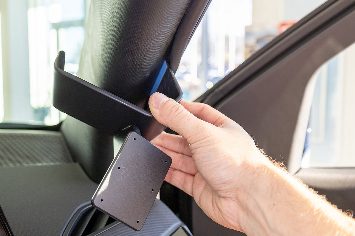 Brodit ProClip 606133 voor Chevrolet Silverado EV 2024-2026 - ProClip geplaatst in het voertuig