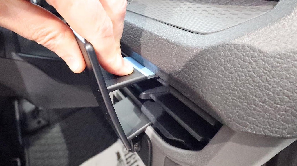 Brodit ProClip 606240 voor Ford Transit Custom 2024-2026 en Volkswagen T7 Transporter/Pickup 2025-2026 - ProClip geplaatst in het voertuig