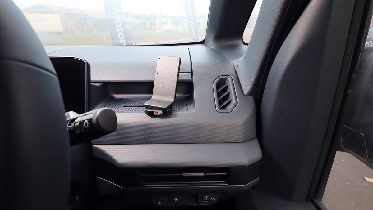 Brodit ProClip 606255 voor Kia PV5 Passenger 2025-2026 en Kia PV5 Cargo 2025-2026 - installatiepositie