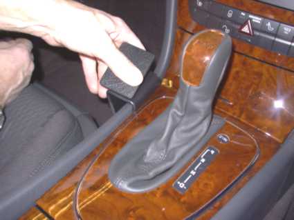 Brodit ProClip 633042 voor Mercedes Benz E-Class, Stationwagon 2003-2009, Mercedes Benz E-Class, Sedan 2002-2008 en Mercedes Benz E-Class, Coupé 2002-2009 - montagepositie op dashboard