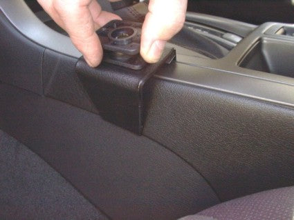 Brodit ProClip 633158 voor Holden Executive 2003-2007, Holden Commodore VY 2002-2007 en Holden Calais 2003-2006 - montagepositie op dashboard