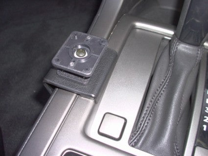 Brodit ProClip 633158 voor Holden Executive 2003-2007, Holden Commodore VY 2002-2007 en Holden Calais 2003-2006 - detail van dashboardmontage