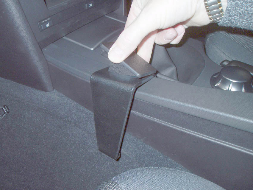 Brodit ProClip 633379 voor BMW 5-series M5 E60, E61 2004-2010 - montagepositie op dashboard