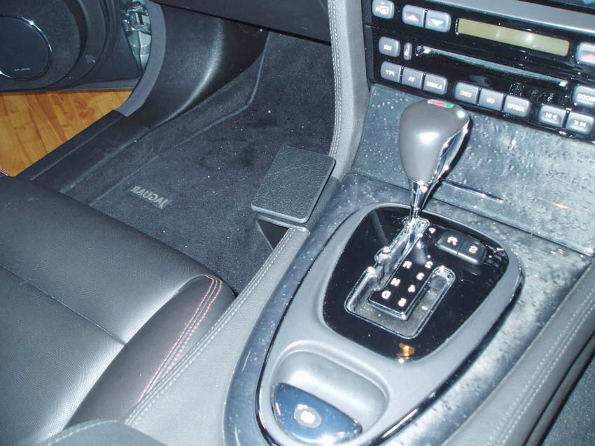 Brodit ProClip 633385 voor Jaguar XJ 2003-2009 - detail van dashboardmontage
