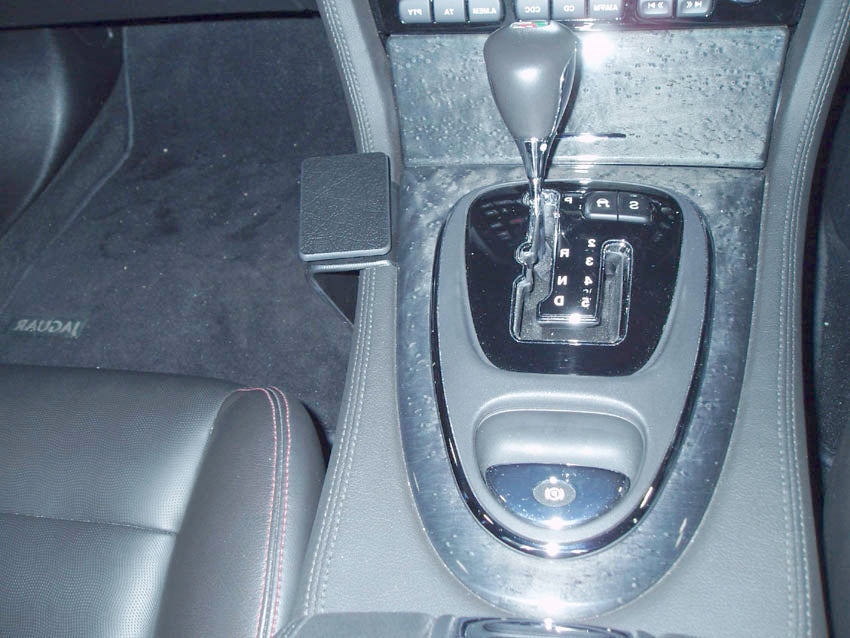 Brodit ProClip 633385 voor Jaguar XJ 2003-2009 - installatiepositie