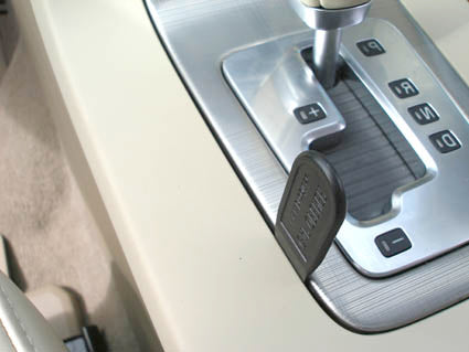 Brodit ProClip 633871 voor Volvo XC70 2008-2010, Volvo V70 II 2008-2010 en Volvo S80 2007-2010 - montagepositie op dashboard