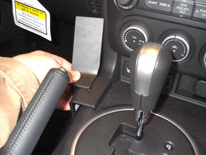 Brodit ProClip 634416 voor Mazda MX-5 2009-2015 en Mazda Miata 2009-2015 - montagepositie op dashboard