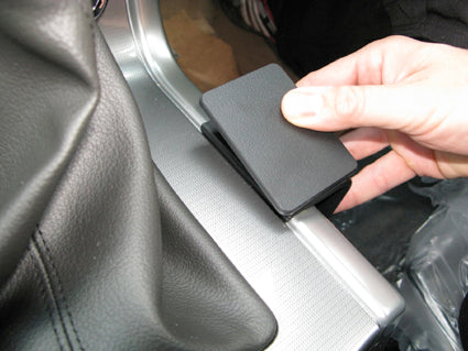 Brodit ProClip 634522 voor Nissan Navara 2011-2015 en Nissan King Cab 2011-2015 - montagepositie op dashboard