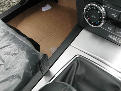 Brodit ProClip 634616 voor Mercedes Benz C-Class (180-320) 2011-2014 - montagepositie op dashboard