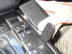 Brodit ProClip 635012 voor Porsche Macan 2015-2026 - montagepositie op dashboard