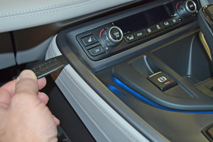 Brodit ProClip 635174 voor BMW i8 2014-2020 - montagepositie op dashboard