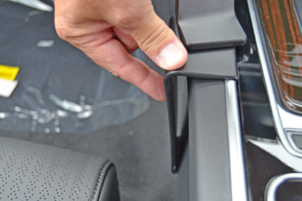 Brodit ProClip 635224 voor Jaguar XF 2016-2018 en Jaguar XE 2016-2018 - ProClip geplaatst in het voertuig