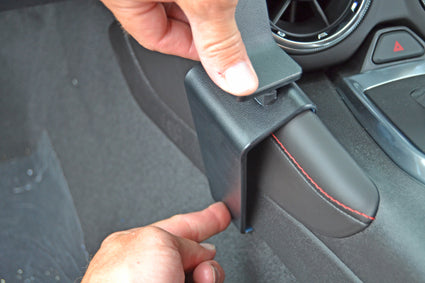 Brodit ProClip 635232 voor Chevrolet Camaro 2016-2024 en Holden Camaro 2016-2020 - ProClip geplaatst in het voertuig