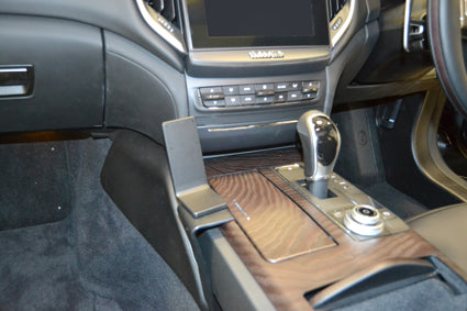Brodit ProClip 635353 voor Maserati Ghibli 2013-2025 - detail van dashboardmontage