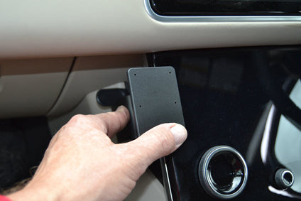 Brodit ProClip 635399 voor Land Rover Range Rover Velar 2018-2023 - detail van dashboardmontage