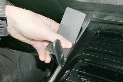 Brodit ProClip 635608 voor Mercedes Benz GLB-Class 2020-2026 en Mercedes Benz EQB 2022-2026 - ProClip geplaatst in het voertuig