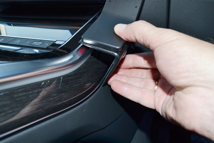 Brodit ProClip 635630 voor Audi Q7 2020-2026 - montagepositie op dashboard
