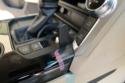 Brodit ProClip 635703 voor Toyota LandCruiser 300 2021-2026 - montagepositie op dashboard