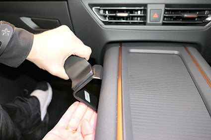 Brodit ProClip 635734 voor Cupra Born 2022-2026 en Seat Born 2022-2024 - ProClip geplaatst in het voertuig
