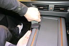 Brodit ProClip 635734 voor Cupra Born 2022-2026 en Seat Born 2022-2024 - detail van dashboardmontage