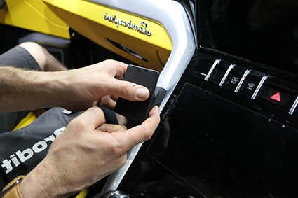 Brodit ProClip 635790 voor Lamborghini Urus 2018-2025 - montagepositie op dashboard