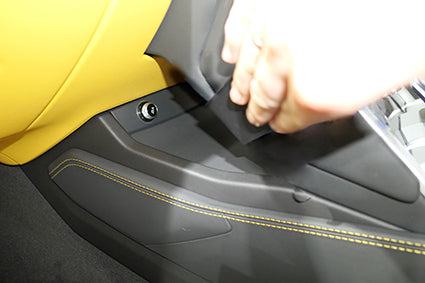 Brodit ProClip 635790 voor Lamborghini Urus 2018-2025 - detail van dashboardmontage