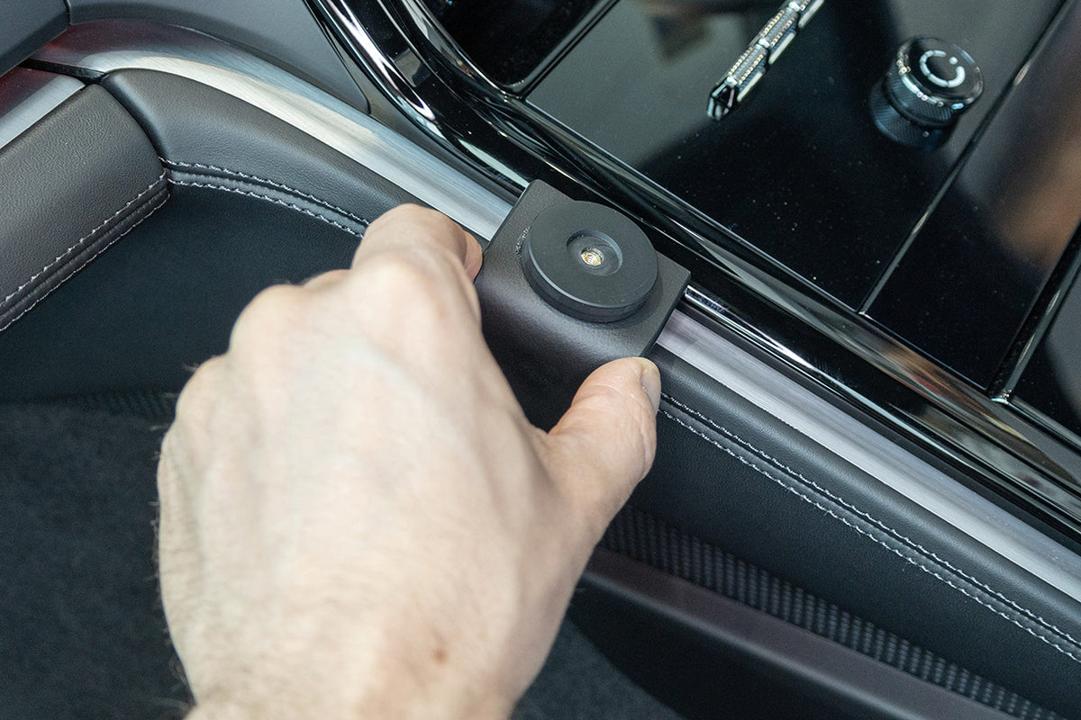 Brodit ProClip 636138 voor Porsche Panamera 2025-2026 - montagepositie op dashboard