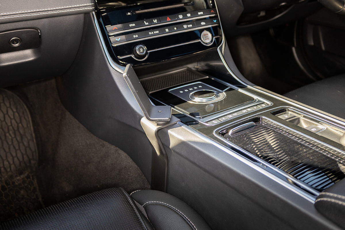 Brodit ProClip 636140 voor Jaguar XE 2019-2020 - installatiepositie