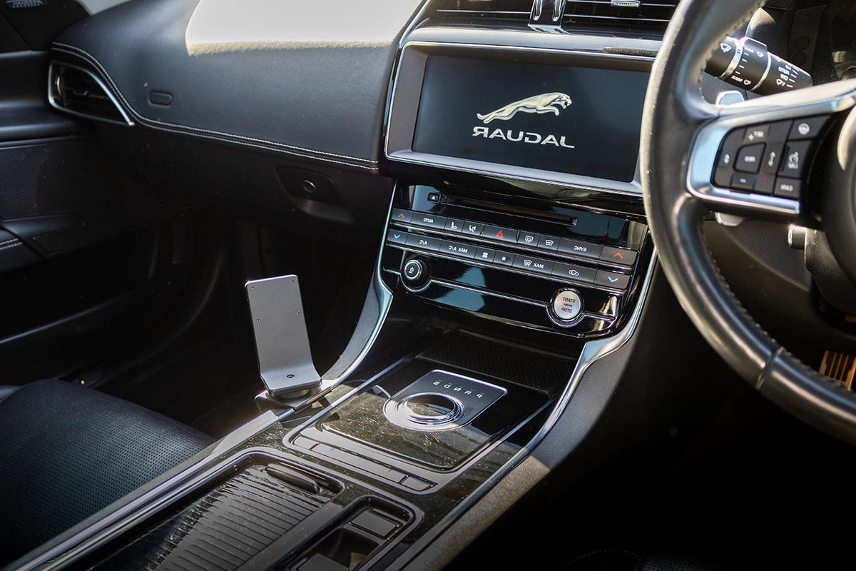 Brodit ProClip 636140 voor Jaguar XE 2019-2020 - montagefoto 7