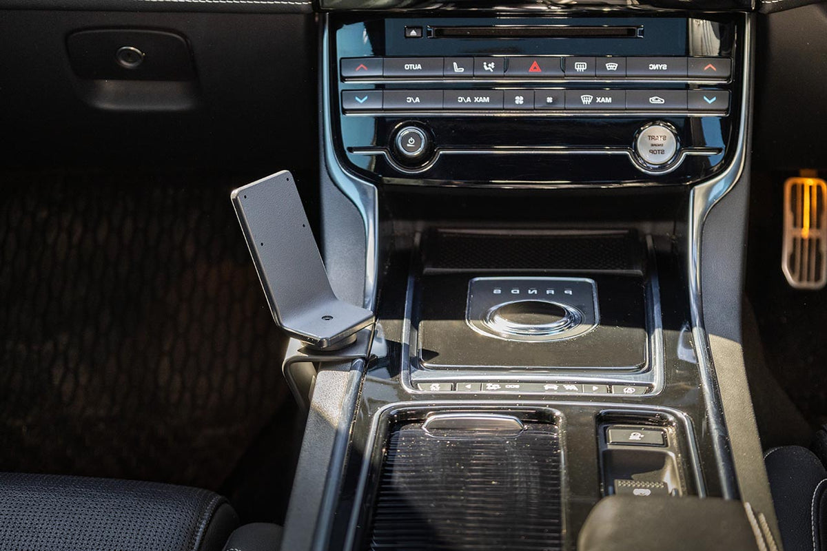 Brodit ProClip 636140 voor Jaguar XE 2019-2020 - montagefoto 8