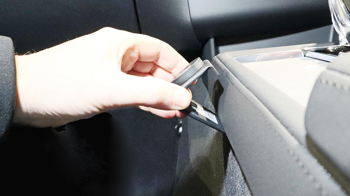 Brodit ProClip 636174 voor Volvo XC90 2025-2026 en Volvo XC60 2025-2026 - montagepositie op dashboard