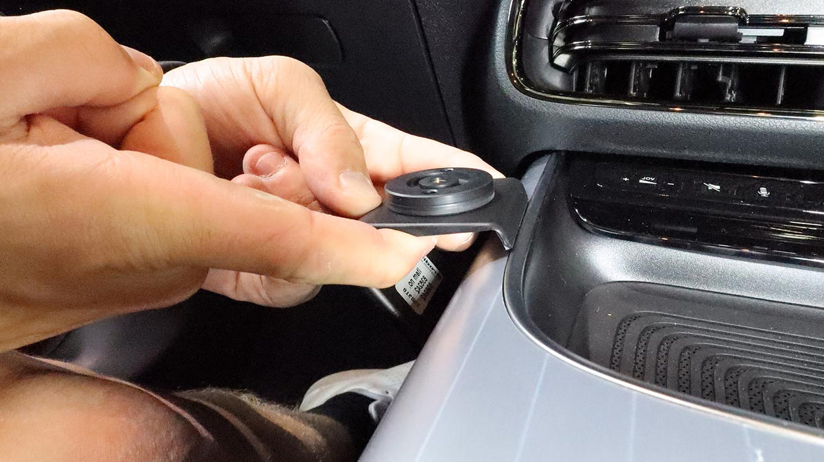 Brodit ProClip 636242 voor Mercedes Benz GLB-Class 2027-2027 en Mercedes Benz CLA-Class 2026-2026 - ProClip geplaatst in het voertuig