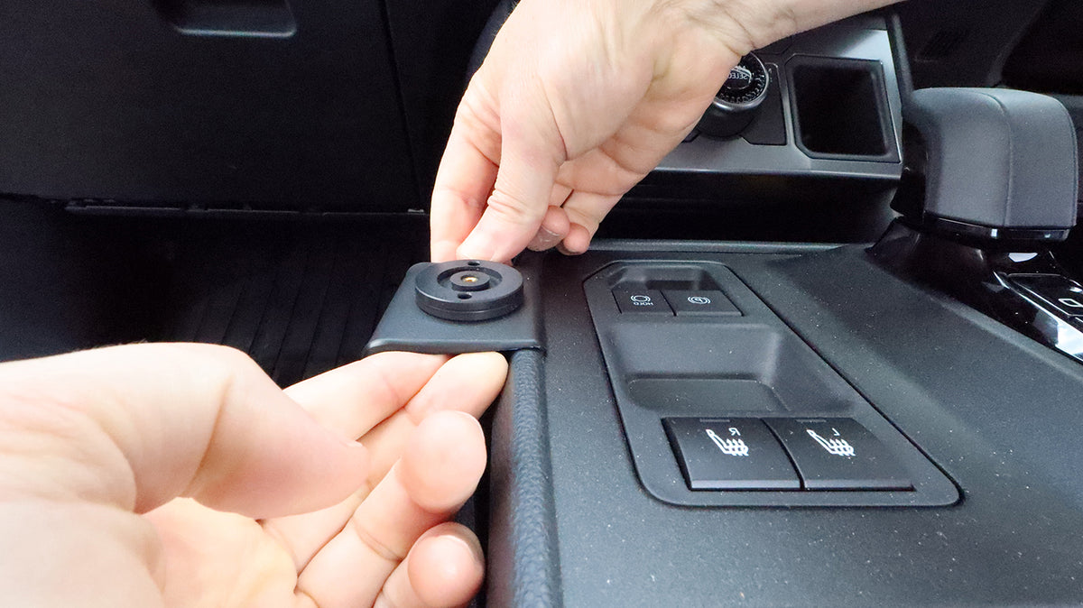 Brodit ProClip 636317 voor Toyota HiLux 2027 - ProClip geplaatst in het voertuig
