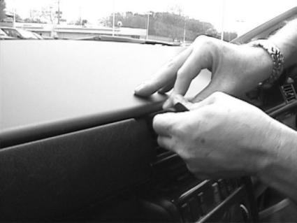 Brodit ProClip 652017 voor Mercedes Benz 124 (200-500E) 1986-1994 - detail van dashboardmontage